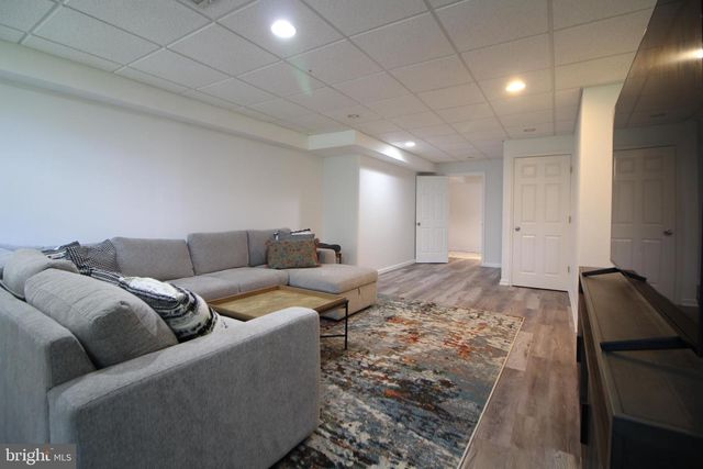 15 KENTSDALE DR, Pennington, NJ 08534