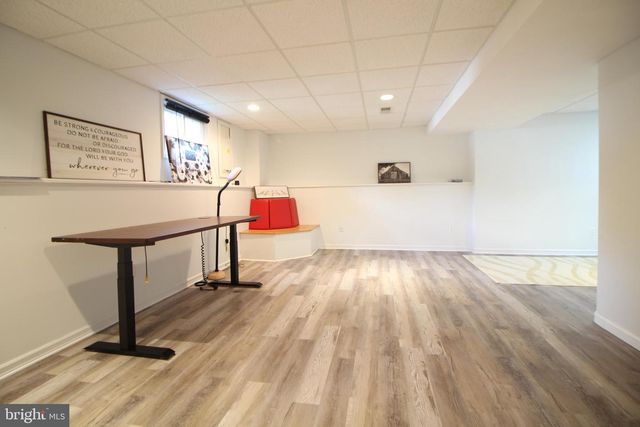 15 KENTSDALE DR, Pennington, NJ 08534