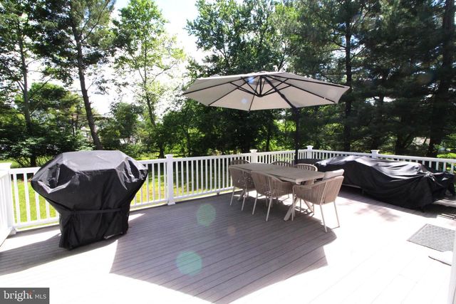 15 KENTSDALE DR, Pennington, NJ 08534