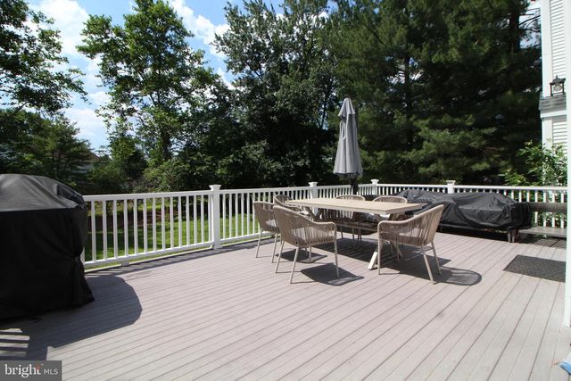 15 KENTSDALE DR, Pennington, NJ 08534