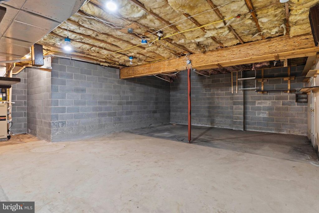 8 LONGWOOD DRIVE, Mechanicsburg, PA 17050