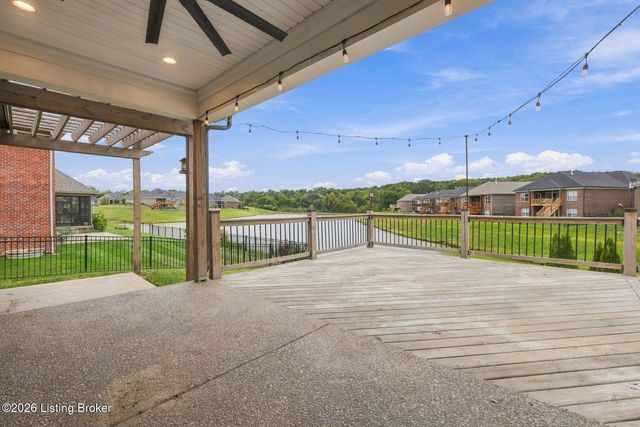 2008 Scenic Lakes Dr, Louisville, KY 40245