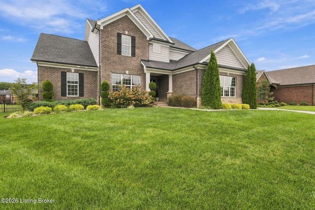 2008 Scenic Lakes Dr, Louisville, KY 40245
