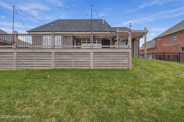 2008 Scenic Lakes Dr, Louisville, KY 40245