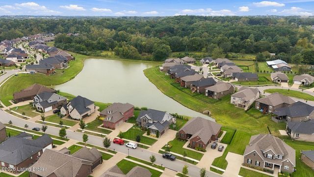2008 Scenic Lakes Dr, Louisville, KY 40245