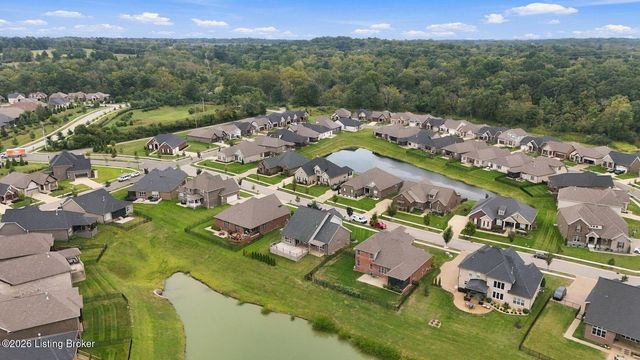 2008 Scenic Lakes Dr, Louisville, KY 40245
