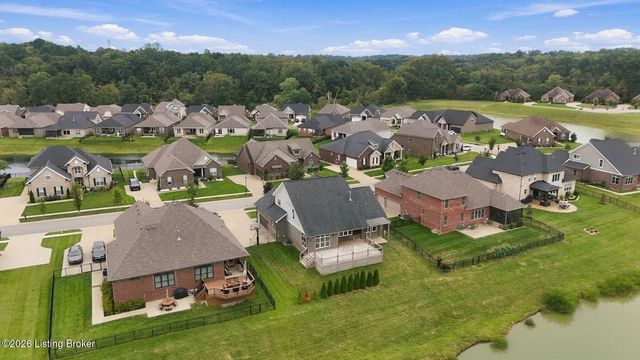 2008 Scenic Lakes Dr, Louisville, KY 40245