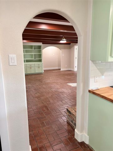 118 Clover Street, Lake Jackson, TX 77566