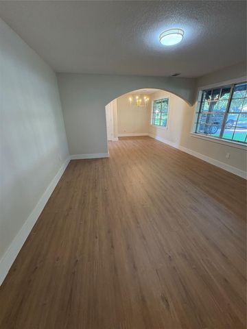 118 Clover Street, Lake Jackson, TX 77566