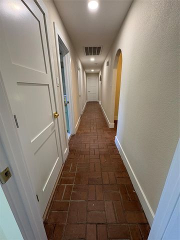 118 Clover Street, Lake Jackson, TX 77566