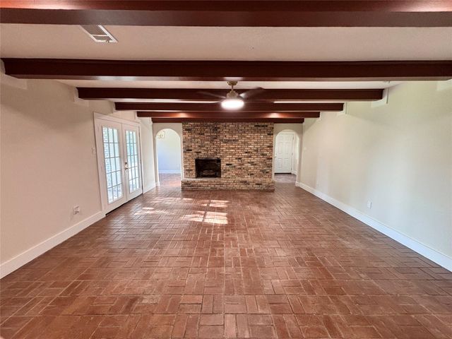 118 Clover Street, Lake Jackson, TX 77566