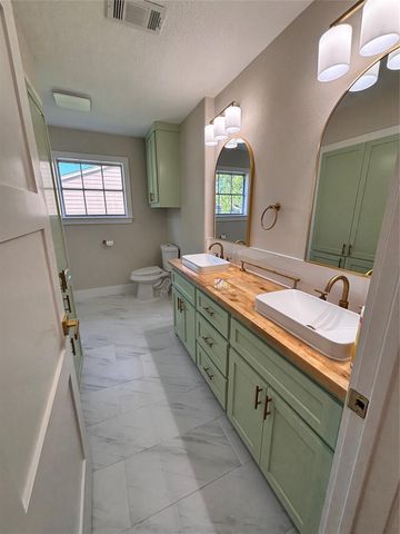118 Clover Street, Lake Jackson, TX 77566