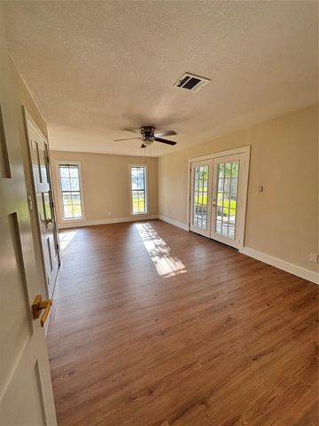 118 Clover Street, Lake Jackson, TX 77566