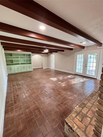 118 Clover Street, Lake Jackson, TX 77566