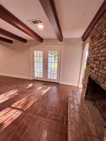 118 Clover Street, Lake Jackson, TX 77566