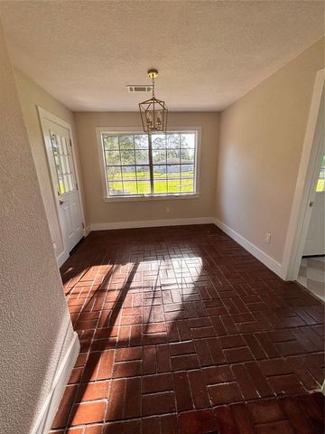 118 Clover Street, Lake Jackson, TX 77566