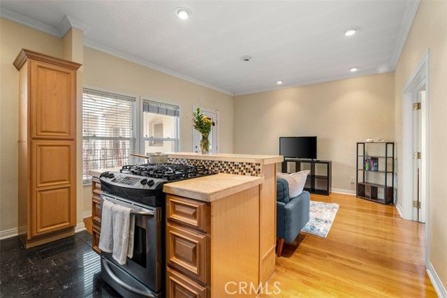 4125 S Figueroa 410, Los Angeles, CA 90037