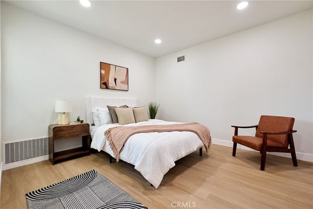 8147 Aldea Avenue, Lake Balboa, CA 91406