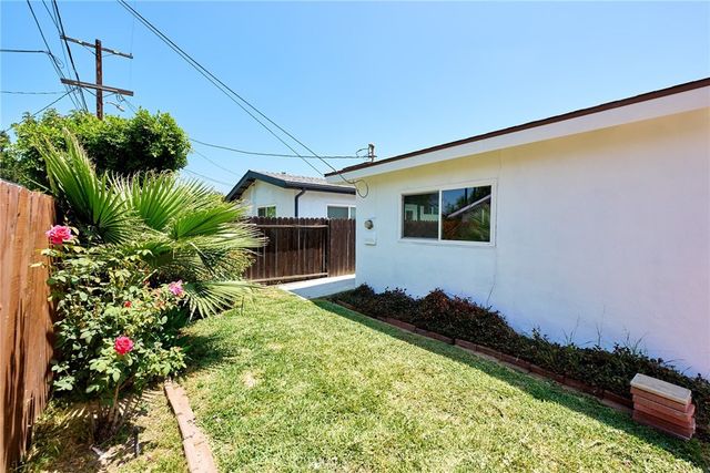 8147 Aldea Avenue, Lake Balboa, CA 91406