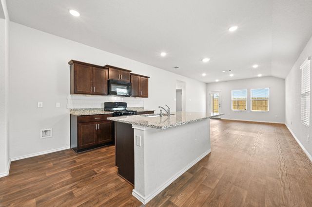 101 Calgary LN, San Marcos, TX 78666