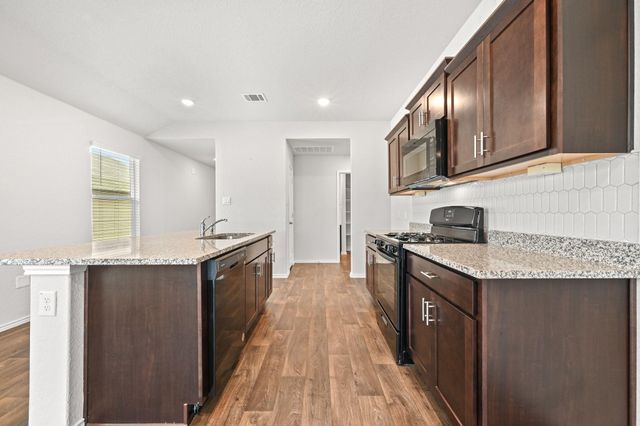 101 Calgary LN, San Marcos, TX 78666