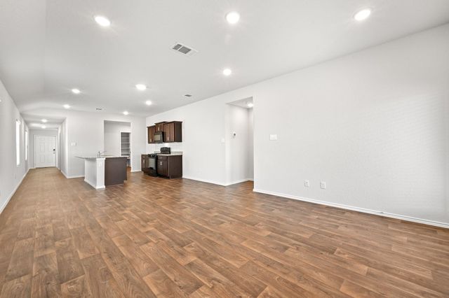 101 Calgary LN, San Marcos, TX 78666