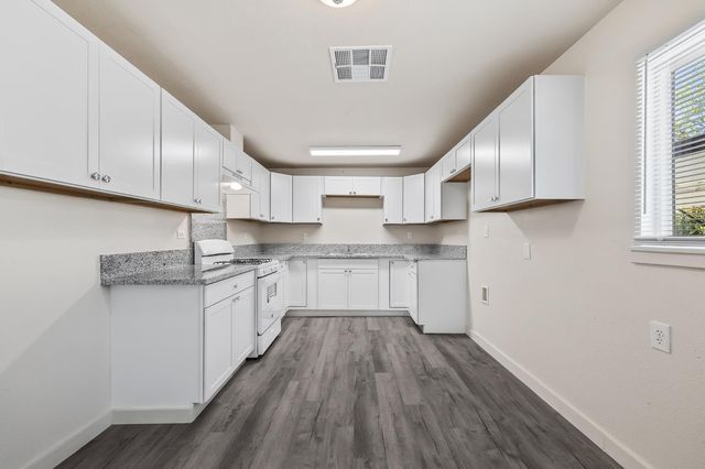 2320 S Lily Avenue, Fresno, CA 93706