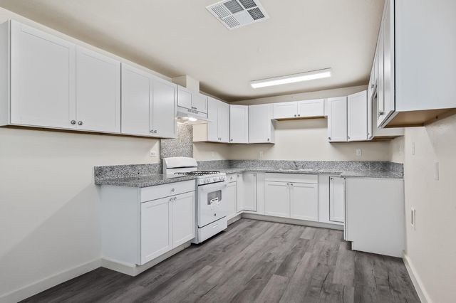 2320 S Lily Avenue, Fresno, CA 93706