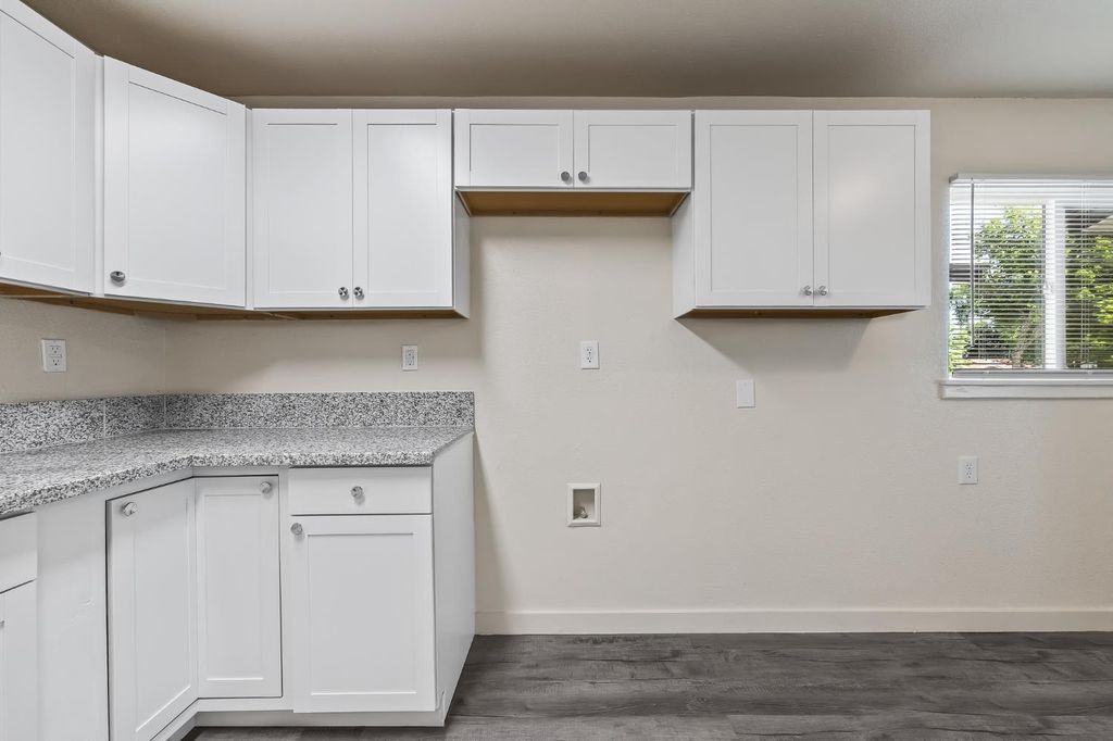 Image 13 of property listing at 2320 S Lily Avenue, Fresno, CA 93706