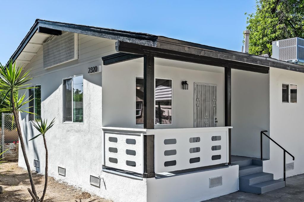 Image 2 of property listing at 2320 S Lily Avenue, Fresno, CA 93706