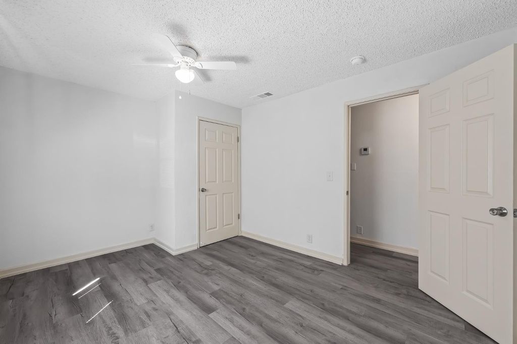 Image 20 of property listing at 2320 S Lily Avenue, Fresno, CA 93706