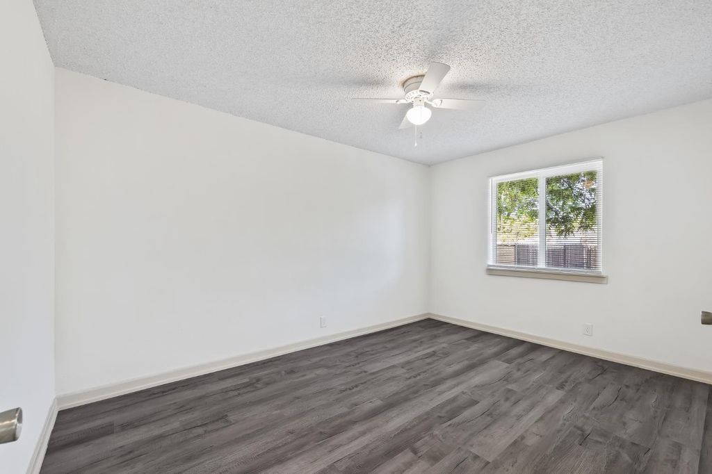 Image 21 of property listing at 2320 S Lily Avenue, Fresno, CA 93706