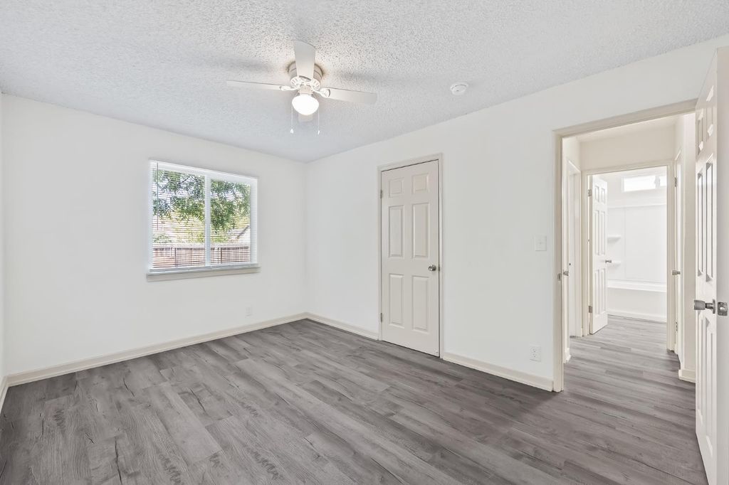 Image 22 of property listing at 2320 S Lily Avenue, Fresno, CA 93706