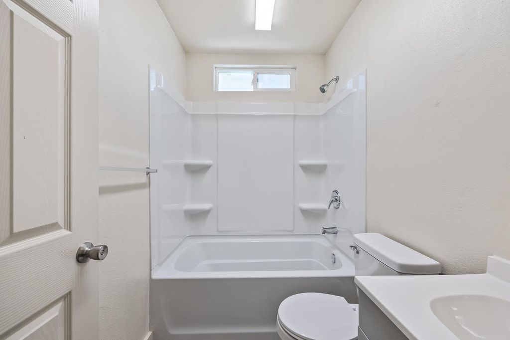 Image 25 of property listing at 2320 S Lily Avenue, Fresno, CA 93706