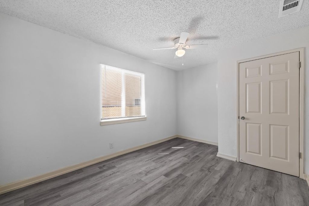 Image 26 of property listing at 2320 S Lily Avenue, Fresno, CA 93706