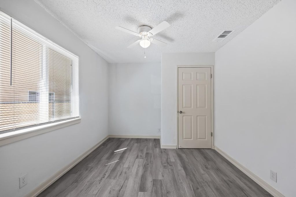 Image 27 of property listing at 2320 S Lily Avenue, Fresno, CA 93706