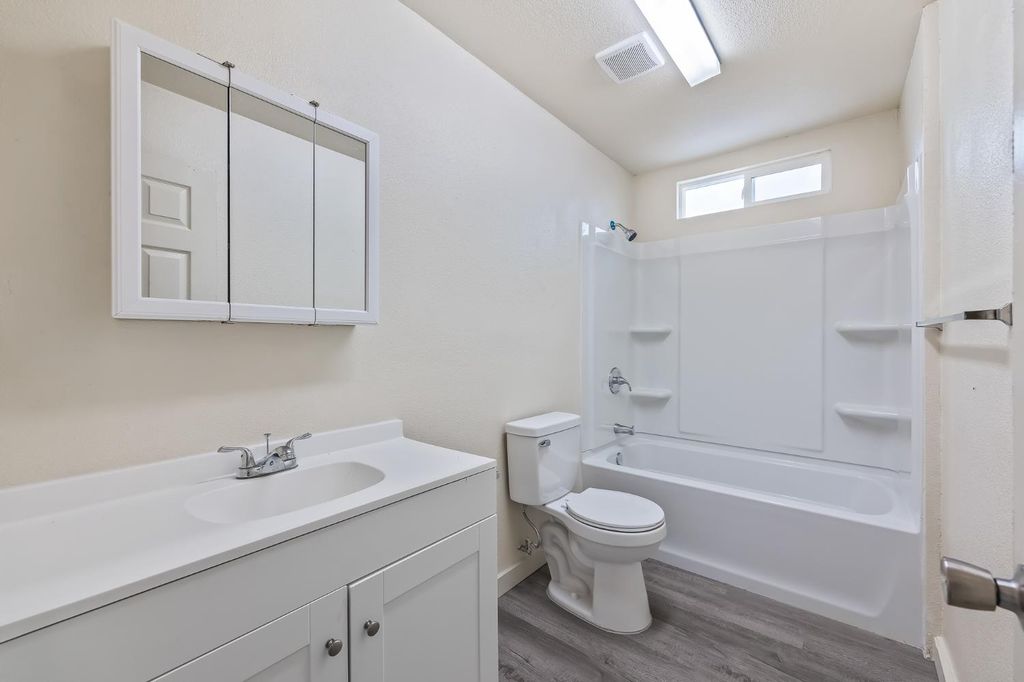 Image 28 of property listing at 2320 S Lily Avenue, Fresno, CA 93706