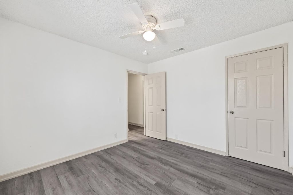 Image 32 of property listing at 2320 S Lily Avenue, Fresno, CA 93706