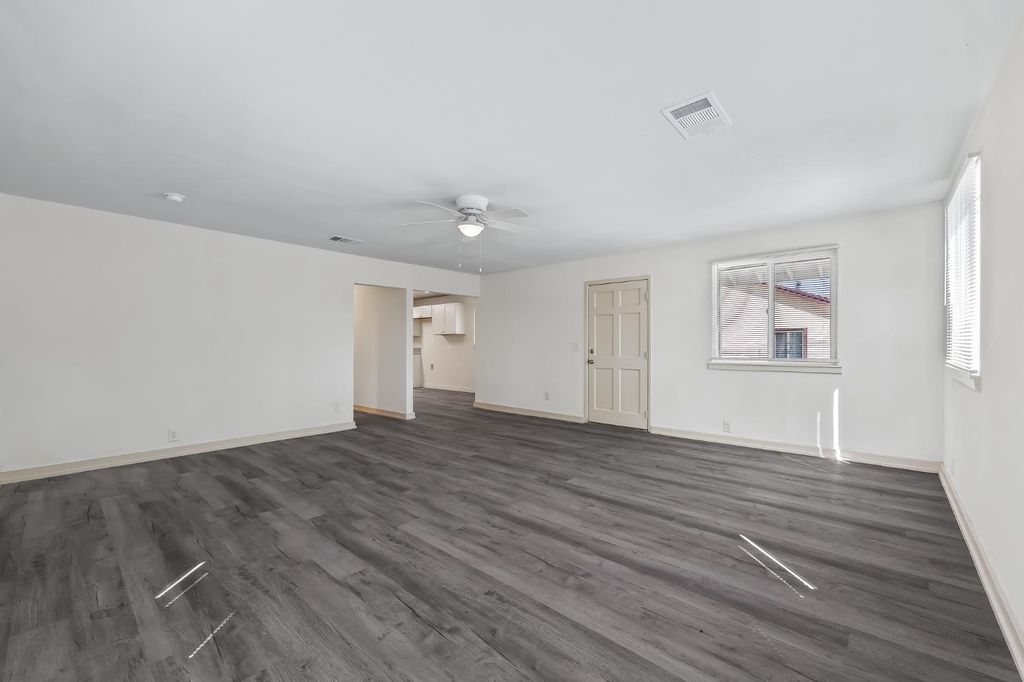 Image 8 of property listing at 2320 S Lily Avenue, Fresno, CA 93706