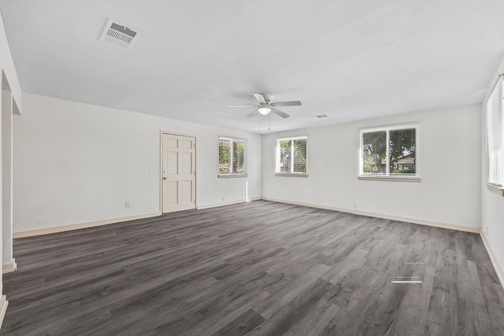 Image 9 of property listing at 2320 S Lily Avenue, Fresno, CA 93706