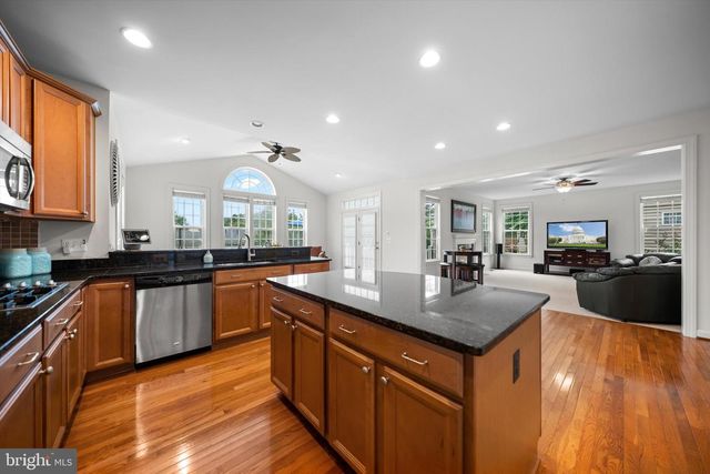 2005 PAISLEY CT, Woodbridge, VA 22191