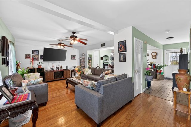 8 Arnold Avenue, Lincoln, RI 02865