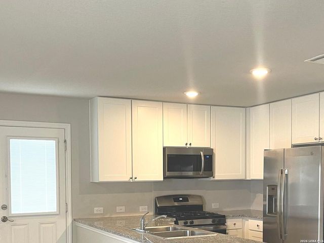 7231 LAVACA BLF, San Antonio, TX 78218