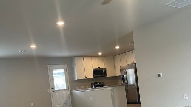 7231 LAVACA BLF, San Antonio, TX 78218