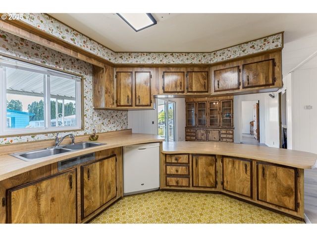 2511 Se RIVER Rd 86, Hillsboro, OR 97123