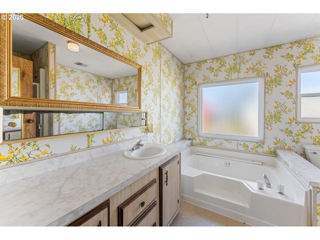 2511 Se RIVER Rd 86, Hillsboro, OR 97123