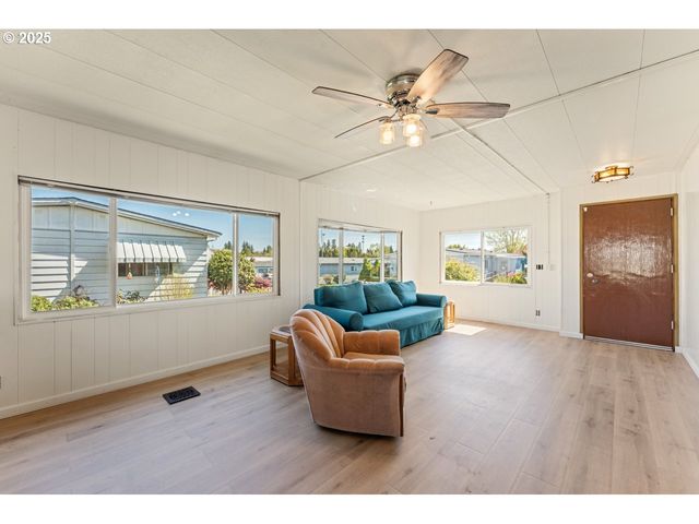 2511 Se RIVER Rd 86, Hillsboro, OR 97123