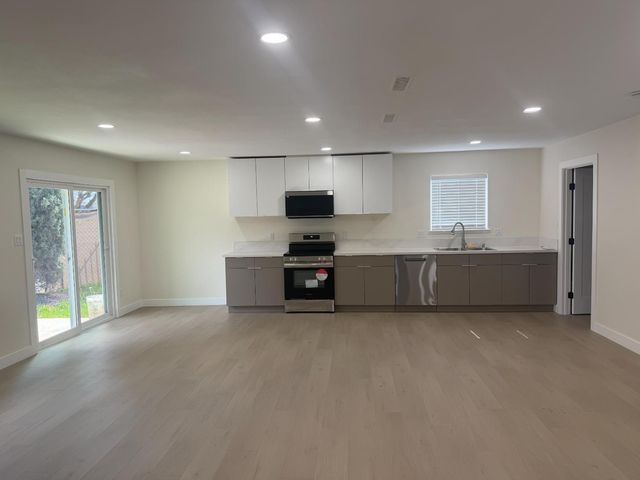 2129 Kellogg Way, Rancho Cordova, CA 95670