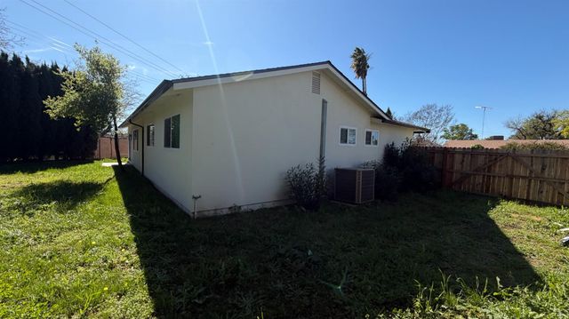 2129 Kellogg Way, Rancho Cordova, CA 95670