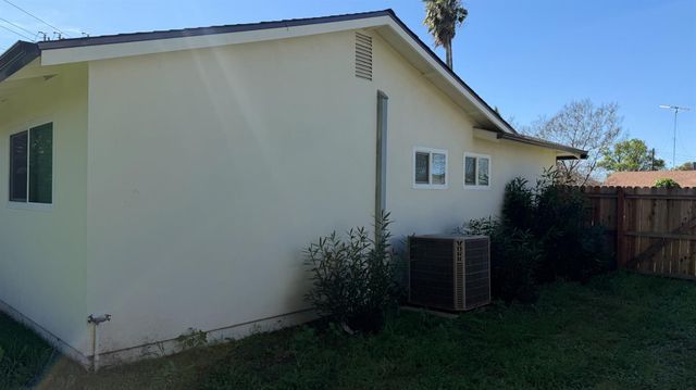 2129 Kellogg Way, Rancho Cordova, CA 95670